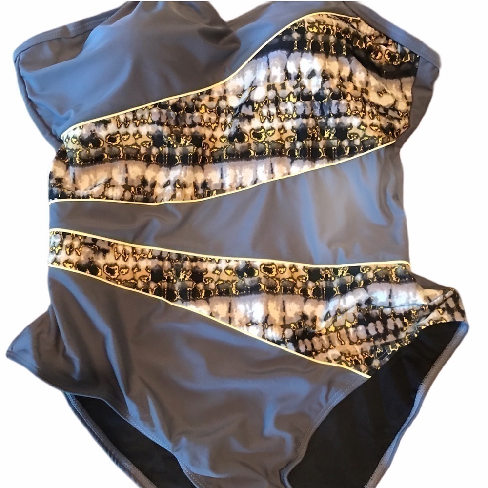 ONE Piece Swimsuit - Picture 5 of 7